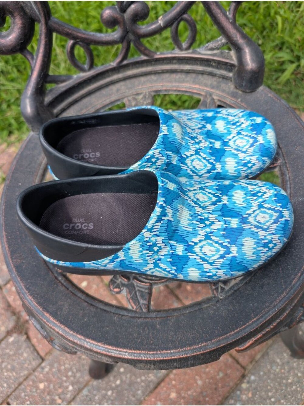 Crocs Neria Pro II Clogs Size 6 Blue Geometric Pattern Slip-resistant Work Shoes